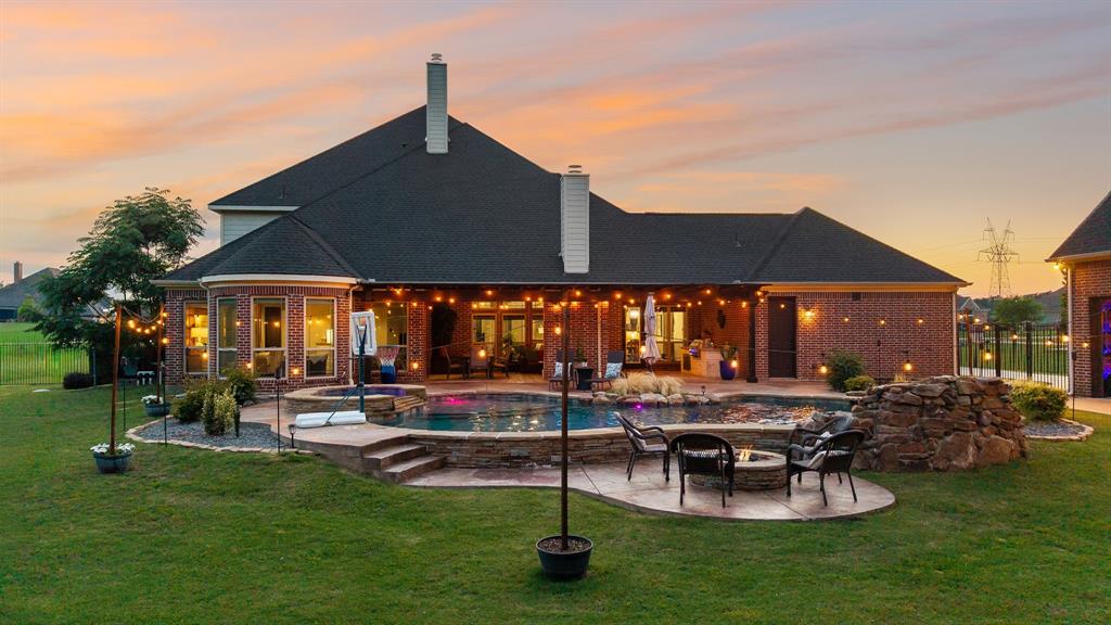 1545 Sara Cove