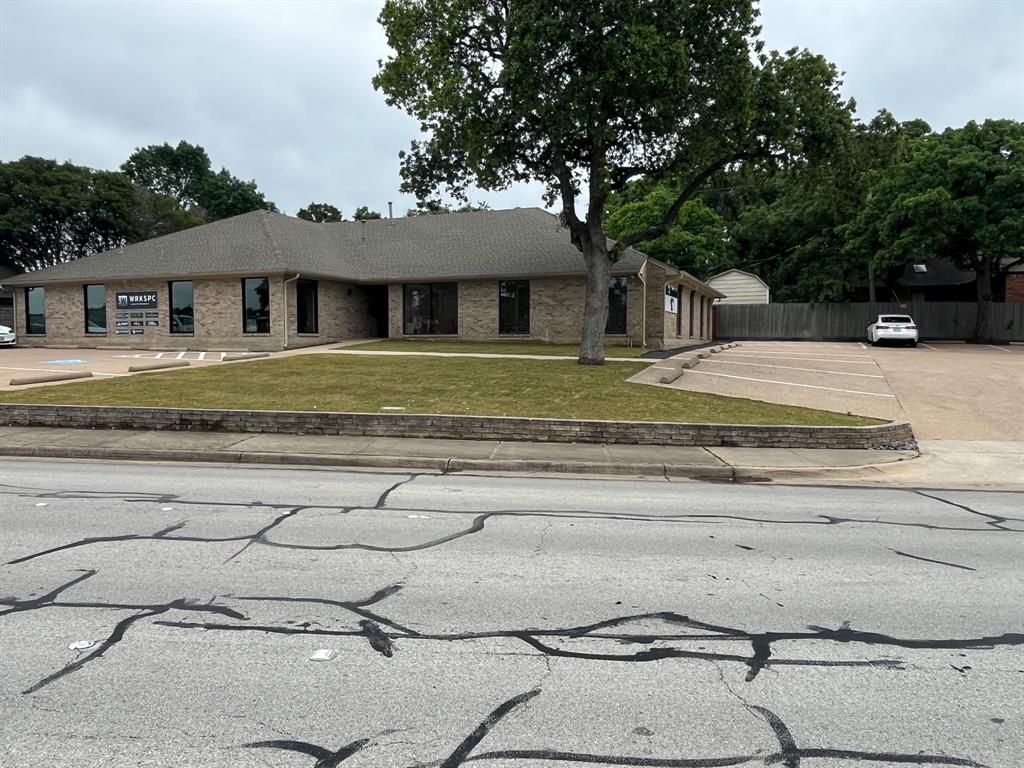 615 W Harwood
