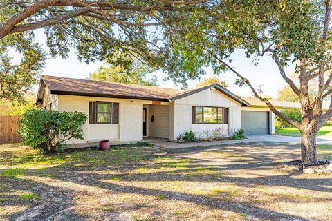 A home in Benbrook