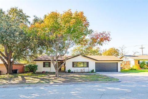 A home in Benbrook