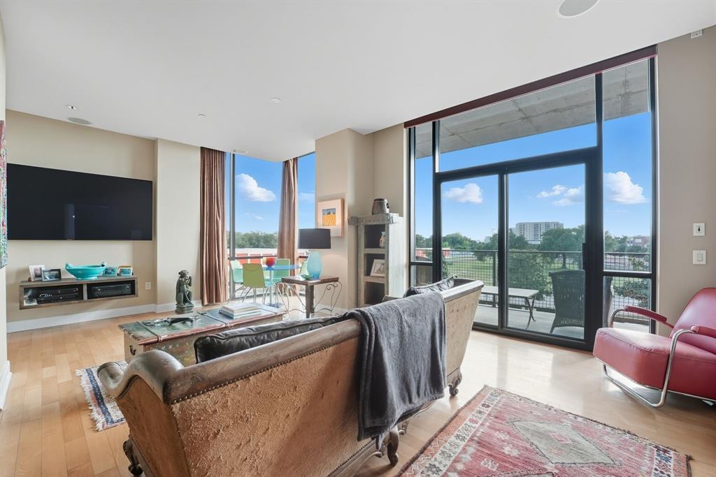 5656 N Central Expressway 204