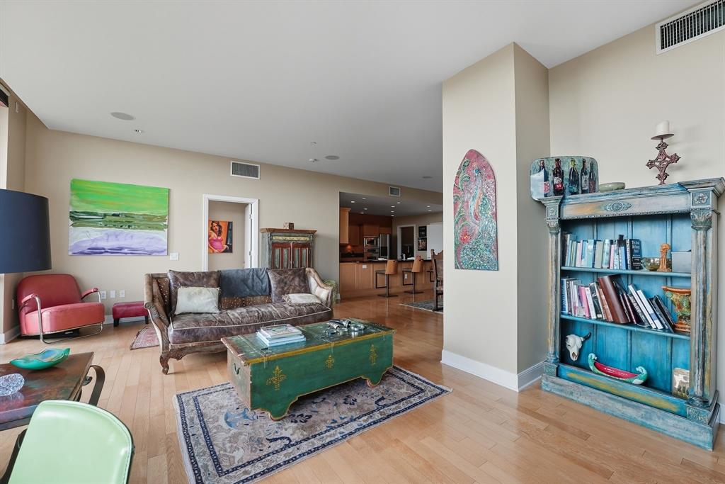 5656 N Central Expressway 204