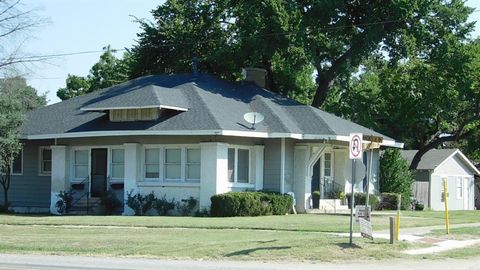 A home in Hubbard