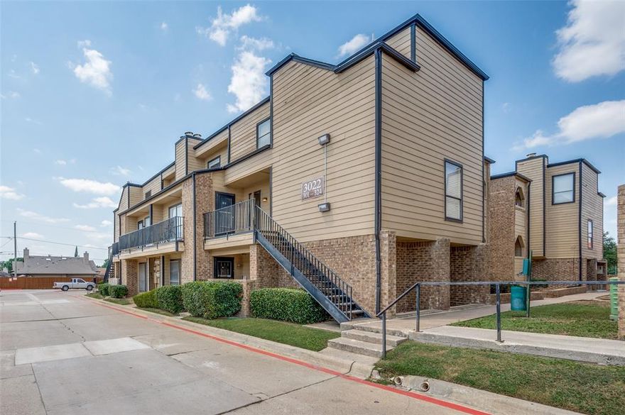 Location, location, location!   This updated 2-story  condominium is conveniently located close tomajor highways for easy access to work and entertainment, and minutes from both Dallas Love Field and DFW International.


It is the responsibility of the buyer to verify the accuracy of all information provided herein.
