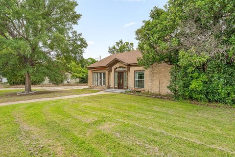 941 S Texas Street De Leon TX 76444