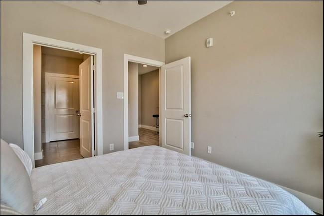 Post Oak Village Add - Residential Lease