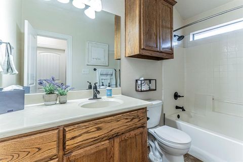 Tiny photo for 1424 Vine Street, Weatherford, TX 76086 (MLS # 21193939)