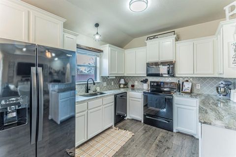 Tiny photo for 1424 Vine Street, Weatherford, TX 76086 (MLS # 21193939)