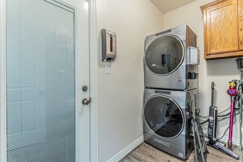 Tiny photo for 1424 Vine Street, Weatherford, TX 76086 (MLS # 21193939)