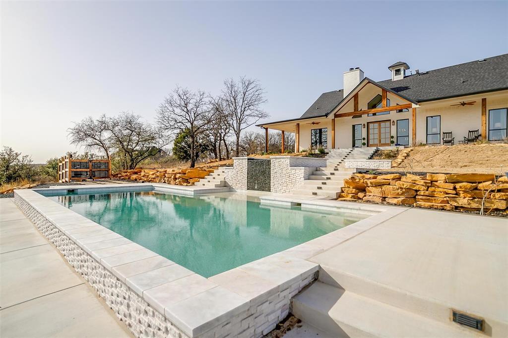 160 E Bluff Lane