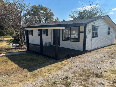 402 E Davis Avenue Alvarado TX 76009