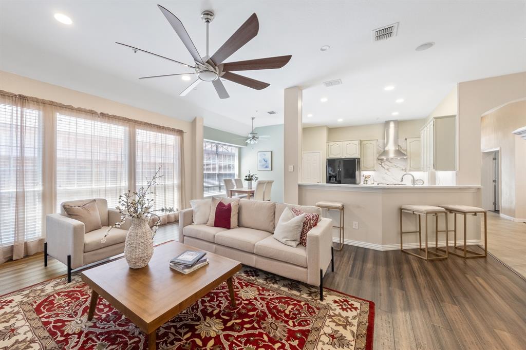 3784 Lakeway Court