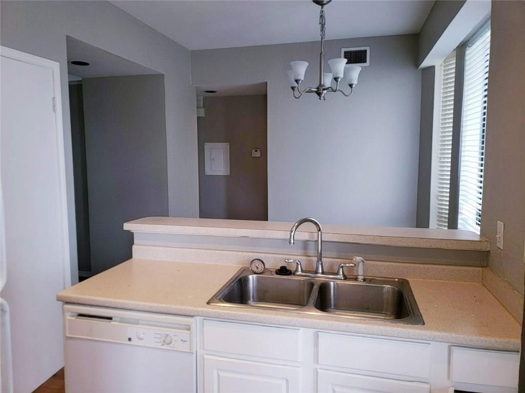 2002 Fitzhugh Condos - Residential Lease