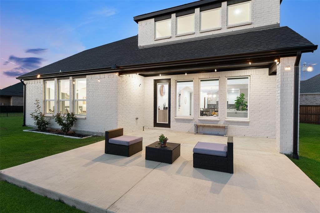 2711 Woodside Road