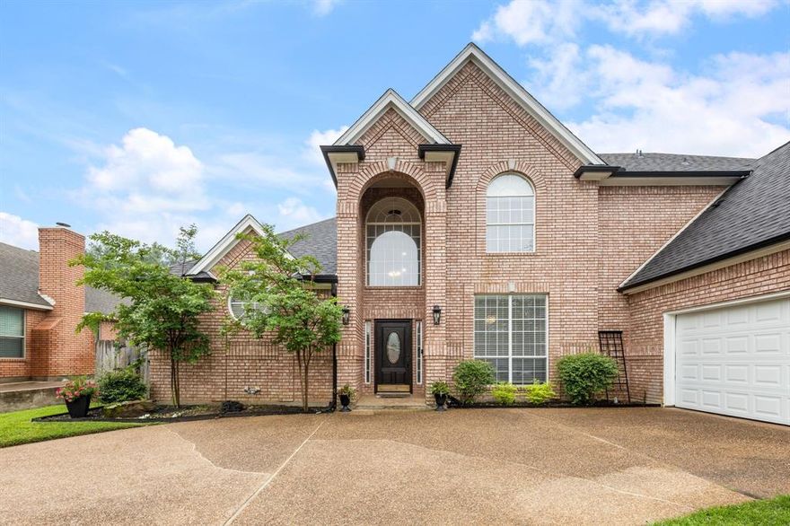 Beautiful updates in sought after Ross Downs in Colleyville.  This spacious 4 bed, 3.5 bath home features wood-look flooring throughout and classic modern details.  With three living areas, an open-concept, and two-way fireplace that open to the pool and spa, this house is perfect for entertaining. Updated kitchen includes quartz counter, stainless appliances, abundant cabinetry, and an oversized island.  Downstairs includes a private primary suite with french doors opening to the spa where you'll wake up every morning to the sound of the water feature on this quiet street.  Upstairs includes a large game room, 2 bedrooms with a jack-and-jill bath and third bedroom with bathroom that can serve as a fourth bedroom or study.  The backyard has large privacy hedges and is currently wired for full sound with Bose speakers.  Recent roof and siding.  Walking distance to Kimzey Park and easy access to 26, 121, 114, and 360.  Easy commuter home under 10 miles from DFW airport.

Listing agent is Owner and Seller