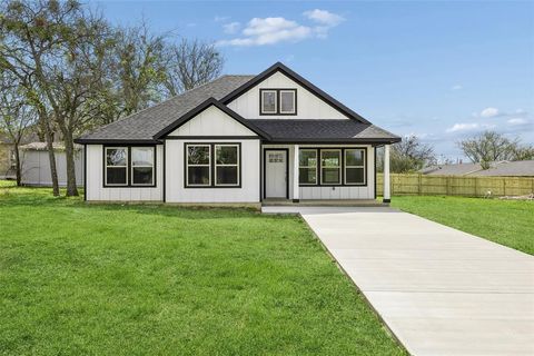 Photo of 608 E South Street, Itasca, TX 76055 (MLS # 21210554)