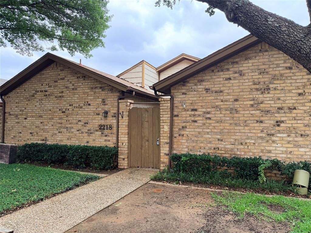 Photo of 2218 Winter Sunday Way, Arlington, TX 76012 (MLS # 21342157)