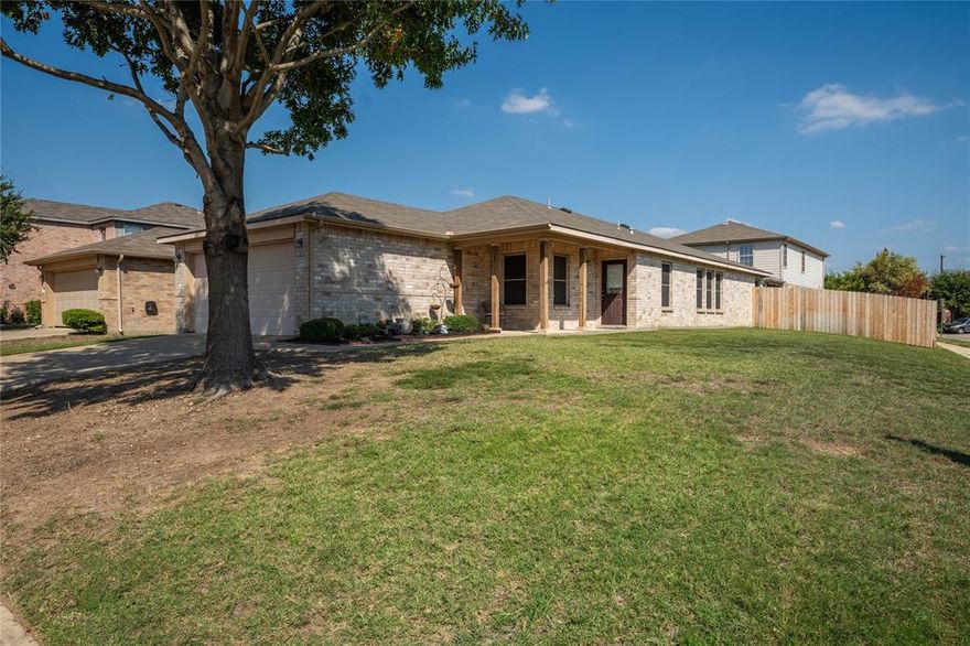 Adorable one owner home conveniently located in the master planned community of Valley Brook Estates! Features include an open floor plan with a spacious kitchen, neutral colors throughout, recently replaced roof, sprinkler system, covered front porch, open back patio, and situated on a corner lot in the Keller school district! Community amenities include a swimming pool, park, basketball court, and greenspace!