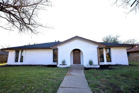 905 Pine Tree DeSoto TX 75115