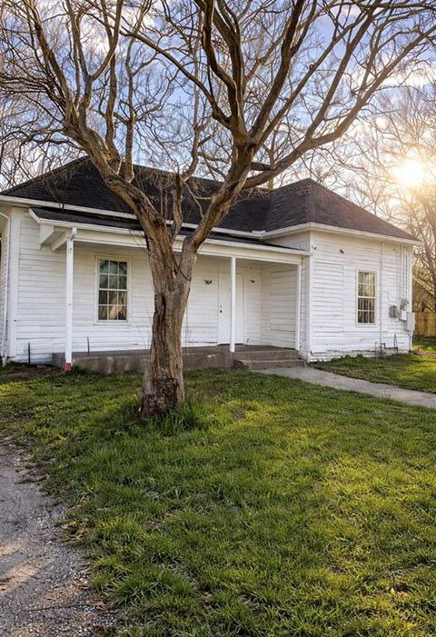 904 E College Street Terrell TX 75160