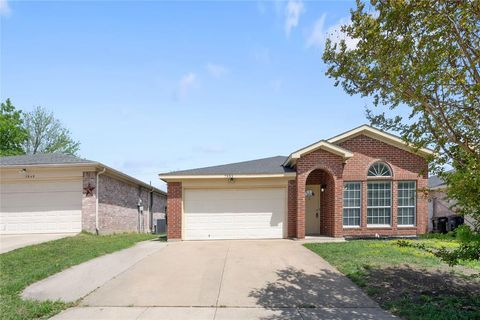 7953 Gardengate Lane Fort Worth TX 76137