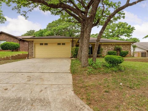 Photo of 5402 Rimrock Court, Arlington, TX 76017 (MLS # 21255747)