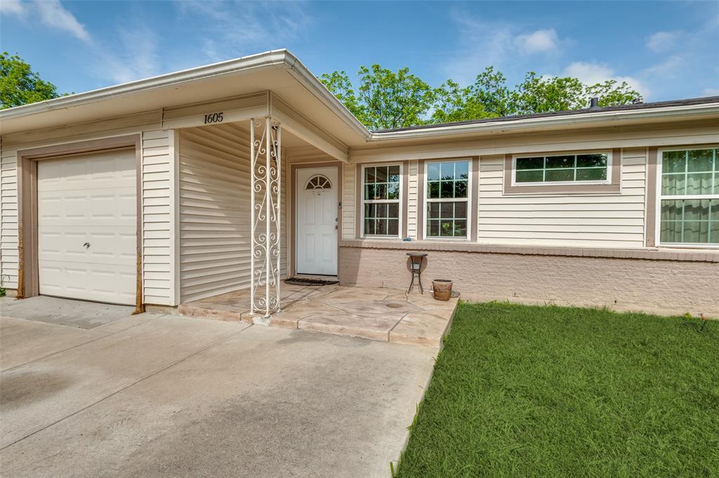 1605 Lackland Street
