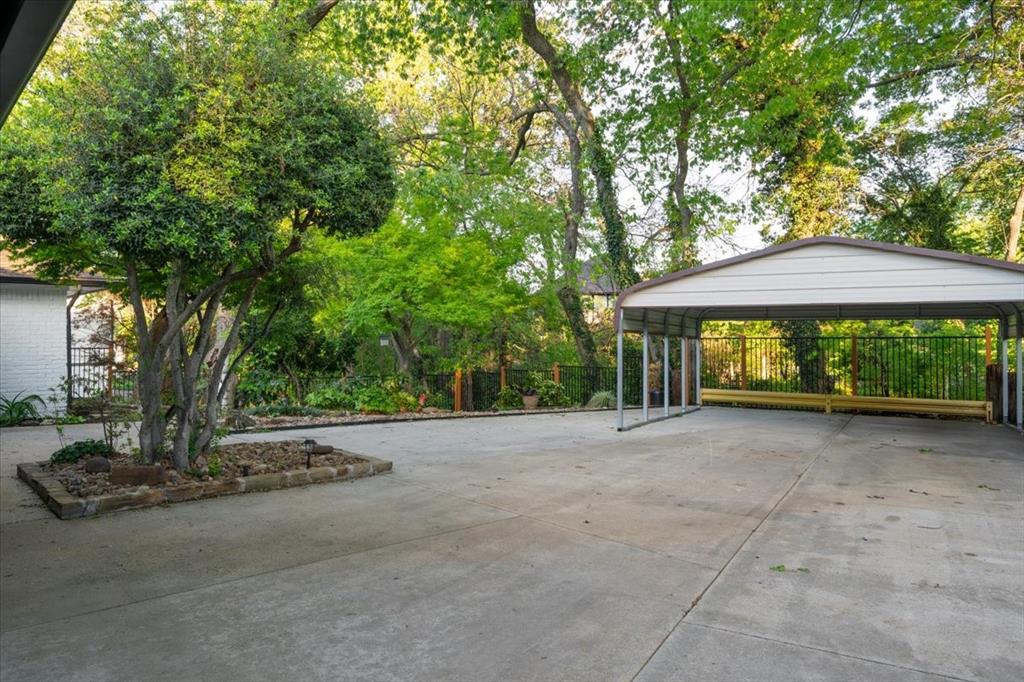 213 Westpark Drive S