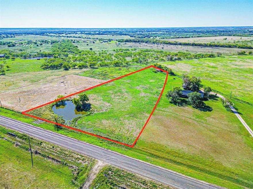 Beautiful land ready to build your dream home. Don't miss this opportunity, located les than an hour from Dallas. Schedule your showing today!