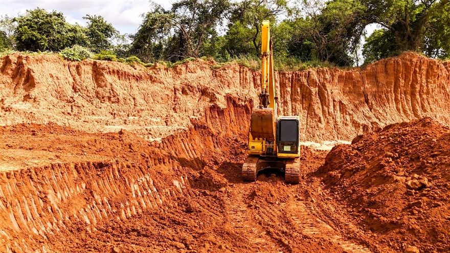 Prime Aggregate Mining Opportunity – ± or - 99 Acres in Blum, Texas

This ± or - 99-acre tract in Hill County, Texas, presents a significant opportunity for aggregate mining operations. Backed by a recent geotechnical investigation, the property offers substantial volumes of commercially viable materials including:

Lean Clay: Approx. 1.7 million cubic yards or 2.76 million tons

Clayey Sand: Approx. 362,351 cubic yards or 587,006 tons

Sand: Approx. 201,238 cubic yards or 325,196 tons

Gravel: Approx. 183,020 cubic yards or 296,492 tons

Estimated In-Place Value: Over $4.24 million
Estimated Load-Ready Value: Over $30.76 million

The subsurface materials are ideal for a variety of construction uses including:
Select fill for residential and commercial pads
Cushion sand and Portland cement concrete production