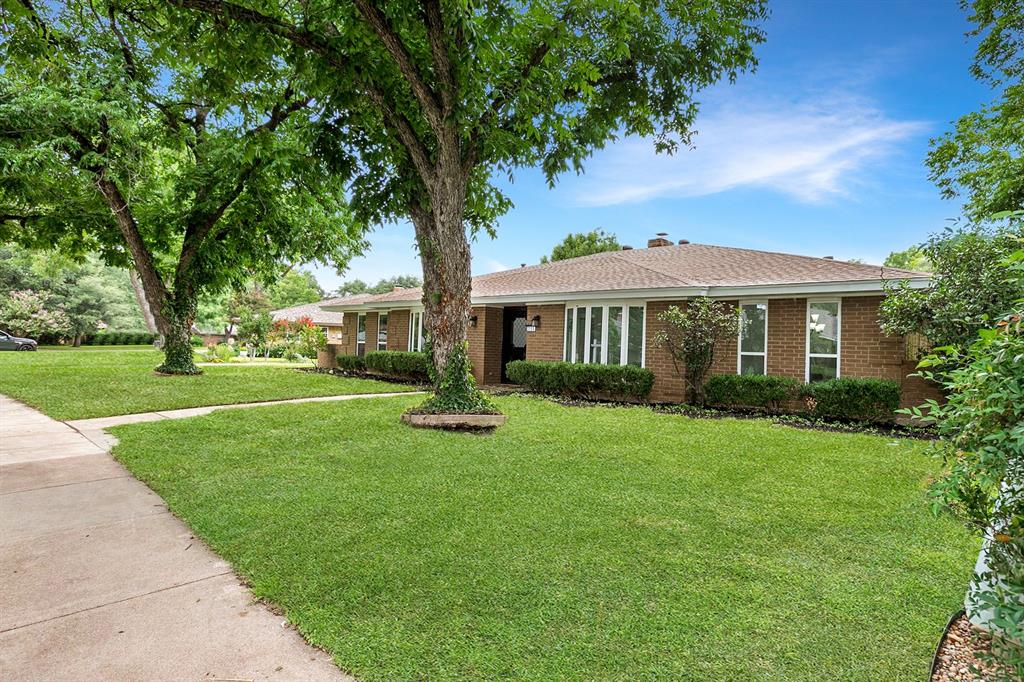 2204 Winewood Lane
