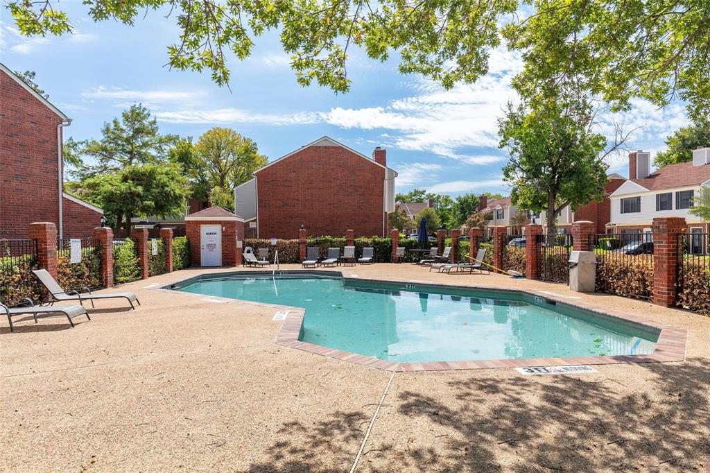 Meadowridge Condos Ph 01 - Residential