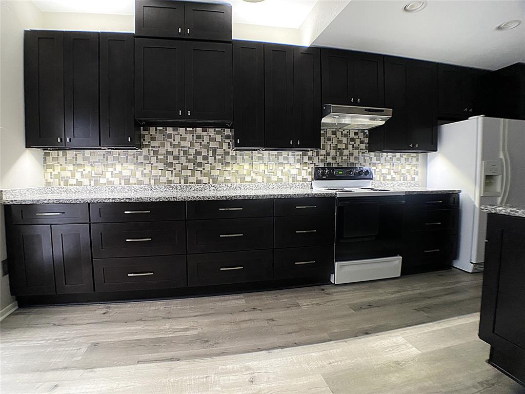 Meadowridge Condos Ph 01 - Residential