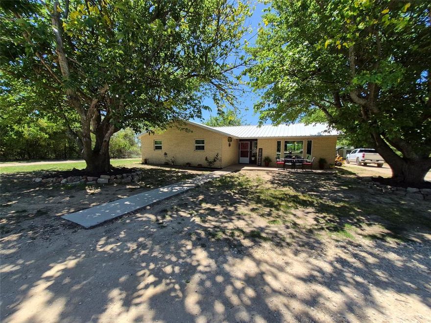 Charming 3-bedroom, 2-bath home on acreage located in the Clyde CISD school district. This property offers the perfect blend of country living with convenient access to I-20, making it ideal for commuters or potential business use.
Recent updates include brand new windows and a new HVAC system installed in 2021, providing comfort and energy efficiency. The property features a shop, RV cover, and a separate home office—perfect for remote work, hobbies, or a small business setup.
Enjoy outdoor living on the covered back porch overlooking a fenced backyard, ideal for pets or entertaining. The land includes a working water well, a tank at the back of the property, and mature peach, pear, and pecan trees that add both beauty and functionality.
Don’t miss this versatile property with room to grow, work, and enjoy peaceful country living just minutes from town. Owner agent