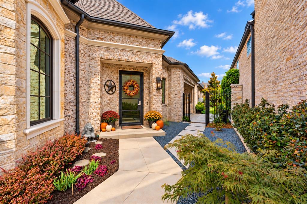 6816 Cousteau Court