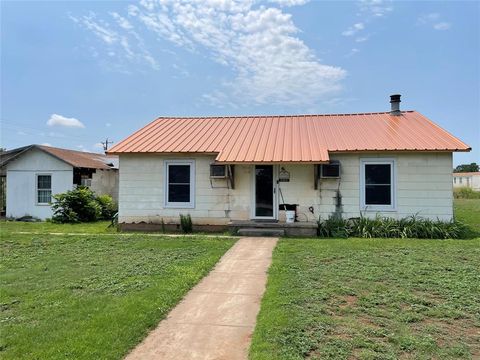 521 N 5th Street Crowell TX 79227