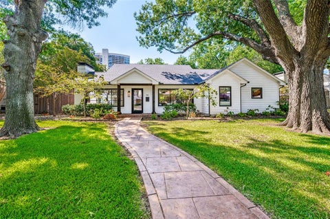Photo of 6124 Del Norte Lane, Dallas, TX 75225 (MLS # 21392815)