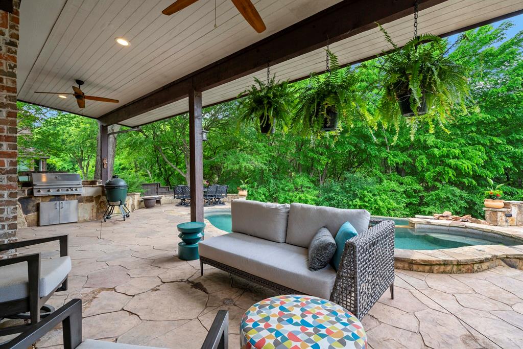 900 Woodcliff Drive