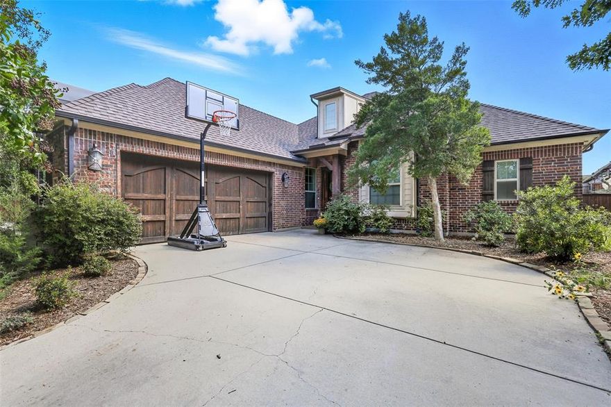 Welcome to this beautifully maintained home in Hidden Vistas! This recently remodeled home can be a 3 bedroom 2.5 bath plus an office or 4 bedrooms! Open concept floor plan filled with tons of natural light. New ceramic wood tile throughout main areas of home. The chef's kitchen is a true centerpiece featuring new shaker cabinets, new SS appliances, gas stovetop, beautiful quartzite, and a large center island. Butlers pantry off kitchen with drink fridge. Two bedrooms are joined by a remodeled Jack-n-Jill bathroom. Covered back patio with outdoor kitchen. Newer roof! Conveniently located near dining, shopping, and I-35, this home combines style, comfort, and location all in one!