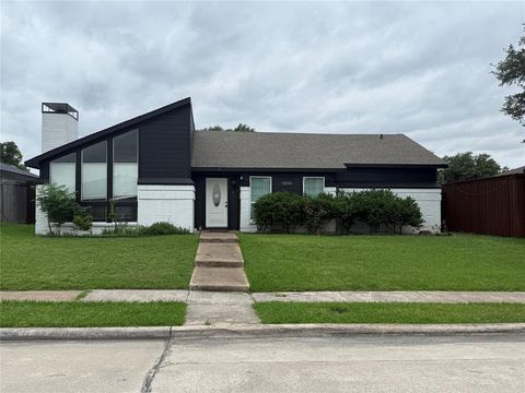 Photo of 2206 Old Mill Road, Carrollton, TX 75007 (MLS # 21257647)