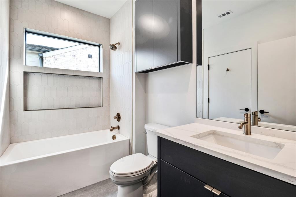 BOB O LINKS DOWNS - Residential