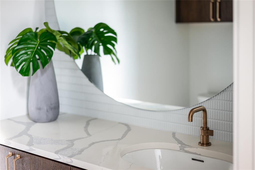 BOB O LINKS DOWNS - Residential