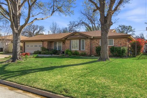 1760 Acorn Lane Hurst TX 76054