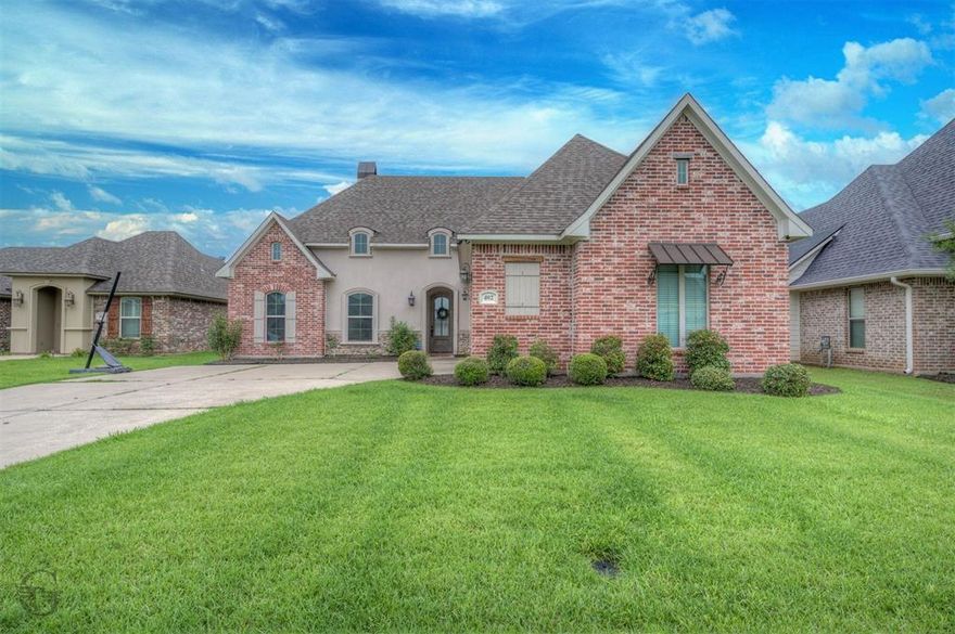 Beautiful home located in Jamestowne Subdivision in Benton Louisiana. Tall soaring ceilings with neutral colors throughout. Remote primary suite to escape after a long day. Double vanity and walk-in closet that meet meet all your needs. Side entry garage and fenced backyard. Sidewalks for those early and late walks. Five star schools.Call me today for your viewing today.