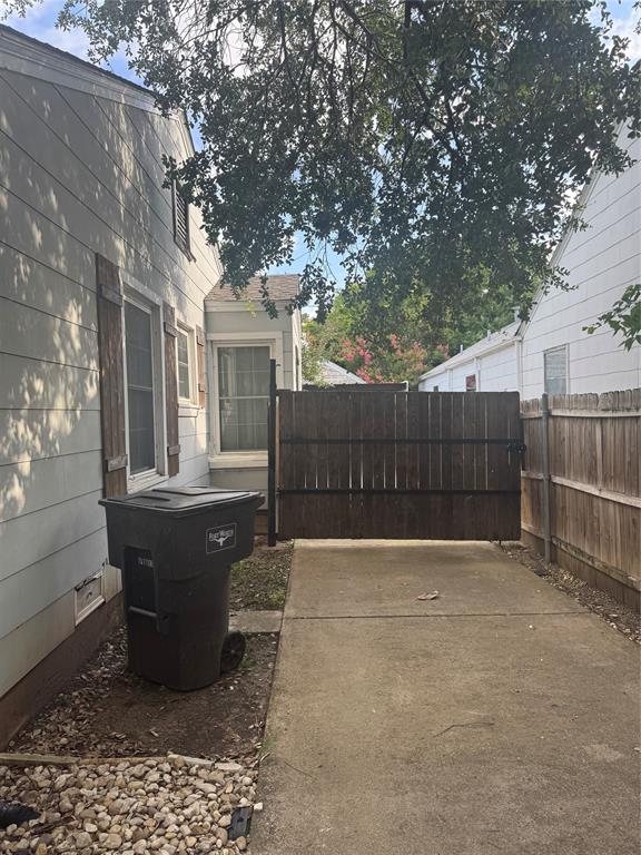 4016 Locke Avenue