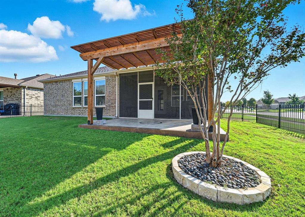 Little Elm, Texas 76227, United States, 3 Bedrooms Bedrooms, ,2 BathroomsBathrooms,Residential,Pending,208529