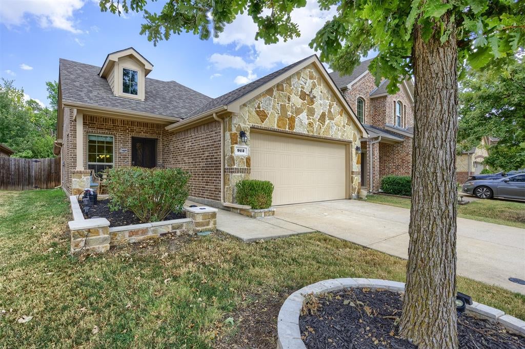 912 Gray Fox Drive