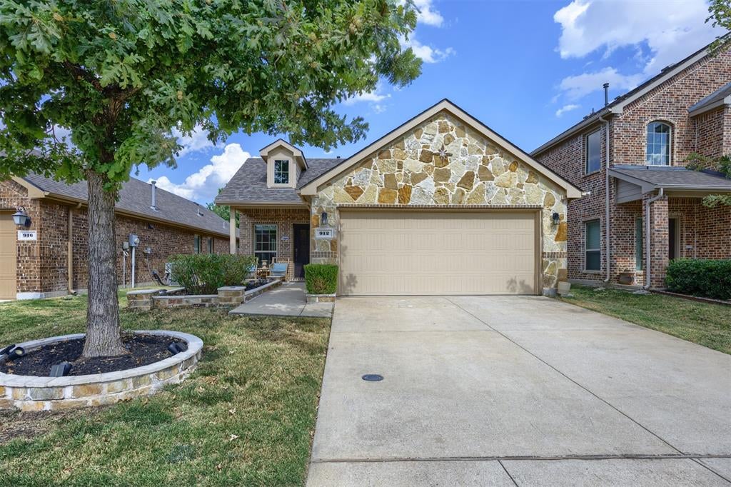 912 Gray Fox Drive