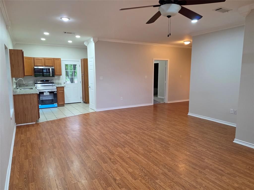Photo of 307 Barnes Street, Fairfield, TX 75840 (MLS # 21269031)