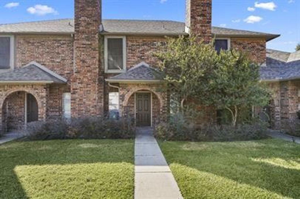 Photo of 804 Custer Street, Arlington, TX 76014 (MLS # 21194154)